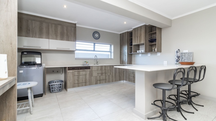 6 Bedroom Property for Sale in Kleinbaai Western Cape